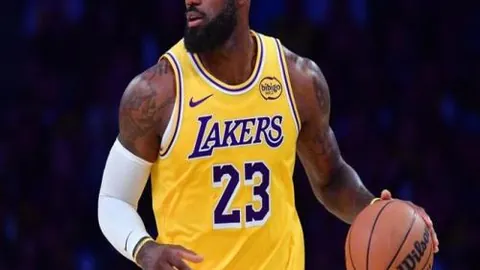 易建联华丽转身，篮球场上的新舵手！